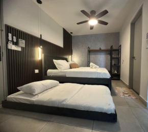 NEAR SUBANG AIRPORT Dk Impian Studio 1-3 pax